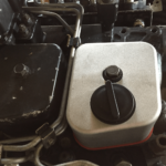 valve-cover-with-oil